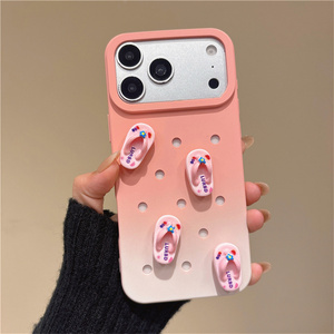 Coque de <span class=keywords><strong>téléphone</strong></span> 3D mignonne en forme de mini tongs de plage pour iPhone 17 Pro Max 16 15 14 13, dégradé mat, respirante avec trous, protection intégrale - Product Image 2