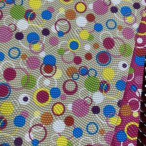 Impression de matériel de pu <span class=keywords><strong>y</strong></span> <span class=keywords><strong>pvc</strong></span> de cuero rexine para fabricar bolsos colgantes con diferentes colores <span class=keywords><strong>y</strong></span> disenos. - Product Image 5