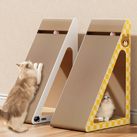 Griffoir vertical triangulaire en sisal sur mesure avec clochette et balle, idéal pour les animaleries – Direct Usine