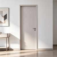 Porte intérieure en bois massif de noyer de luxe, design moderne, surface WPC imperméable, résistante à l'humidité, chambre à coucher, salon, hôtel