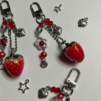 Porte-clés Fraise de Luxe Mignon Fait Main, Accessoire de Sac à Main Style Y2K, Porte-clés en Acrylique en Forme de Fraise, Pendentif pour Clés de Voiture