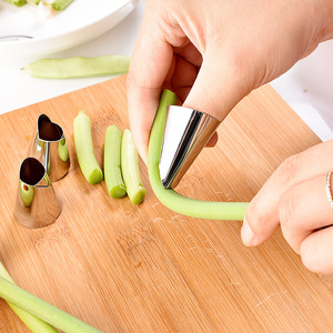 Éplucheur d'ail en acier inoxydable, protège-doigts réutilisable, outil de cuisine pour l'épluchage de l'ail - Product Image 2