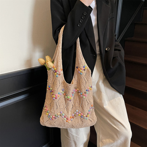 Bolso de mano de ganchillo dulce de color sólido al por mayor bolso de paja tejido abierto perla verano playa hueco flor encanto hilo tejido - Product Image 6