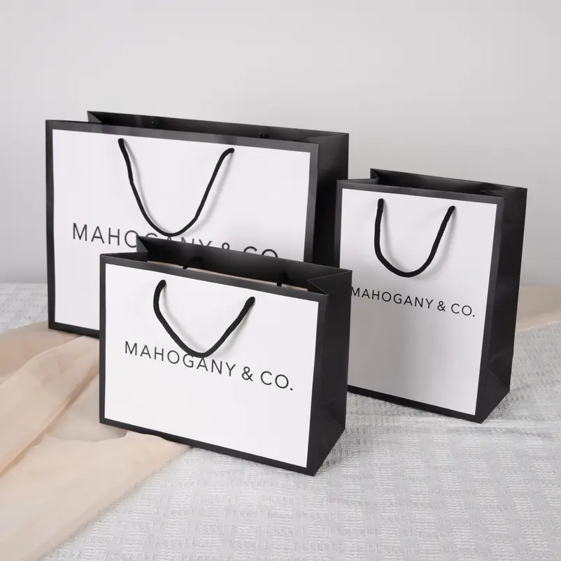 Sacos de papel para embalagem de roupas e sapatos brancos, sacos de papel para compras com logotipo personalizado, sacos de papel para compras e joias, com alça de corda