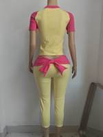 Ensemble de vêtements de détente deux pièces avec t-shirt à manches longues à blocs de couleur et logo personnalisé, et pantalon pliable, avec détail nœud mignon, pour l'automne 2026