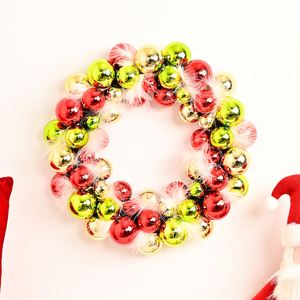 Nouvelle couronne de Noël d'intérieur de luxe faite à la main en plumes d'oie, 35 cm, avec boules électroplaquées colorées, alimentée par piles, à suspendre à la porte - Product Image 1
