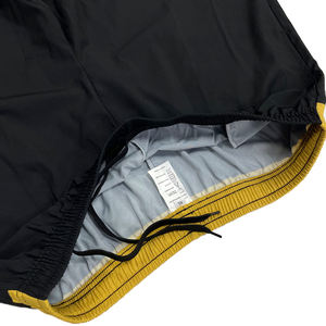 Shorts de sport pour homme personnalisés à séchage rapide, design à rayures dorées, respirants, idéaux pour la course à pied et la salle de sport - Product Image 4