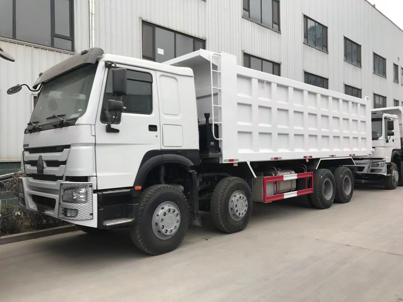 ZZ3317V3867B1 8X4 Ho Wo Tractor Trucks - 400HP Dump Truck