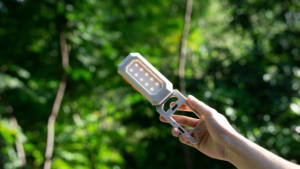 Luce da Lavoro <span class=keywords><strong>LED</strong></span> Ricaricabile Senza Fili 40 Ore Max Regolabile 180° °   Supporto Compatto per Illuminazione Portatile per Riparazioni Auto, Fai-da-Te e Attività all'Aperto - Product Image 4