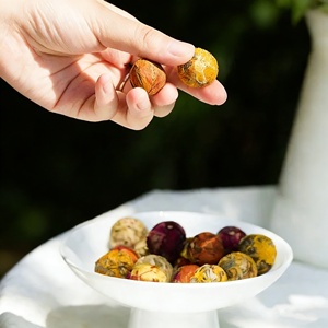 Bolas de Té de Flores Premium en Tarro, 16 Piezas, Té Pu'er Hecho a Mano, Perlas de Dragón, Hibisco, Rosa, Jazmín, Té Saludable, Set de Regalo a Granel - Product Image 4