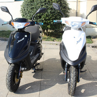 Nouveau design de scooter à essence avec siège confortable pour deux personnes, disponible en versions 125cc et 150cc