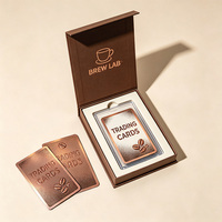 Boîte cadeau magnétique rigide en carton sur mesure avec gaufrage et design pliable pour jeu de cartes de poker et emballage cadeau