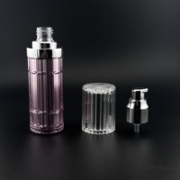 Flacon de lotion cosmétique de luxe violet à facettes avec pompe argentée, emballage personnalisé pour les marques de beauté