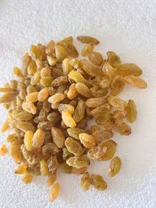 Raisins secs indiens Thompson sans pépins, 12-18 mm, séchés au soleil, en vrac, pour la boulangerie et la transformation alimentaire - Product Image 1