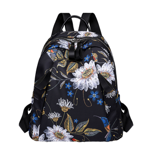 Mochila Cuadrada de Moda para Mujer, Diseño Floral, Impermeable, con Cierre de Cremallera, Anti-Robo, Oxford, 14.9 Pulgadas, Poliéster - Product Image 2