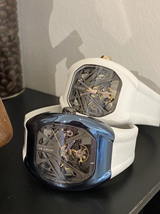 Đồng hồ cơ nam sang trọng - Chống nước 3ATM, vỏ thép không gỉ hình thùng rượu, kính sapphire, dây đeo Fluoroelastomer - Product Image 4