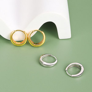 2025 produttore all'ingrosso di moda orecchini di rame semplice colore semplice Design di lusso Punk Rock <span class=keywords><strong>abbraccio</strong></span> accessori per le donne - Product Image 4