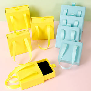 Caja de joyería portátil al por mayor con inserto de esponja, impresión de logotipo, caja de lujo para collares y pendientes, embalaje de joyería con asa de satén - Product Image 4