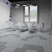 Dalles de moquette modulaires en polypropylène à boucles 50x50cm personnalisées, tapis de bureau, usage domestique, sans MOQ, avec support PVC rayé, absorption acoustique