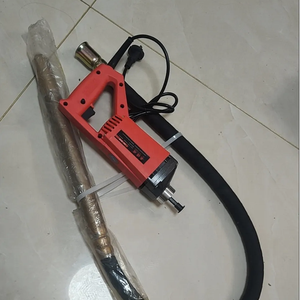 TGS Vibrateur à Béton Électrique Sans Balais au Lithium Portable et Compact Rechargeable Industriel pour Mortier et Ciment - Product Image 5