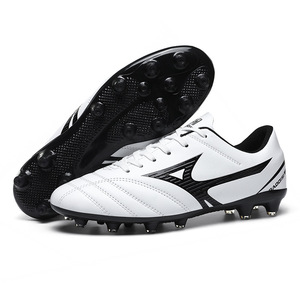 Nouvelles chaussures <span class=keywords><strong>de</strong></span> football à semelle plate pour le printemps, unisexes, pour jeunes, tendance, antidérapantes, confortables, pour l'entraînement sur gazon, chaussures <span class=keywords><strong>de</strong></span> sport avec doublure en mesh, en stock - Product Image 1