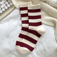 1 paire de chaussettes hautes rouges pour femmes, bas décontractés bordeaux pour l'automne/hiver