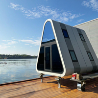 Cabine en forme de capsule spatiale à deux niveaux, structure en A, pod modulaire pour éco-resort, glamping et hébergement dans les zones panoramiques