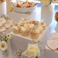 Présentoir à desserts carré 16 pouces, empilable, en acrylique blanc, pour hôtels de luxe, buffets et événements, économique
