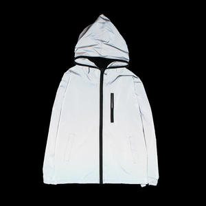 Chaqueta Bomber de Poliéster 100% con Recubrimiento Reflectante, Tallas Grandes, Capucha y Cremallera Completa, Venta al por Mayor, Estilo Urbano 3M, Logotipo Personalizado OEM, para Hombre - Product Image 3
