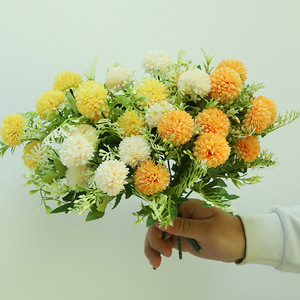 Bouquet de chrysanthèmes artificiels en soie, fleurs blanches, orange, champagne, marguerites, décoration intérieure, accessoires de mariage, photographie en extérieur - Product Image 1
