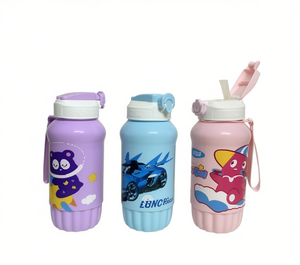 Borraccia per bambini da 850 ml con cannuccia, design colorato per bambina e bambino - Product Image 1