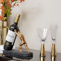 Décoration créative pour la maison, artisanat en résine, figurines d'Hercule, porte-vin, ornements de bureau modernes, organisateur de bouteilles, supports de livres pour étagère