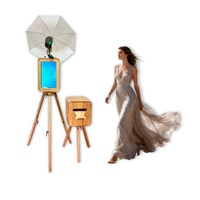 Photomaton en bois double face personnalisable avec emballage en caisse d'aviation et livraison rapide.