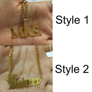 Catena a maglia cubana <span class=keywords><strong>collana</strong></span> con <span class=keywords><strong>nome</strong></span> personalizzato placcato in <span class=keywords><strong>oro</strong></span> gioielli personalizzati in acciaio inossidabile collane con targhetta con lettera gotica - Product Image 2