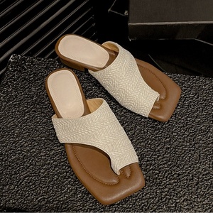 Manufacturer Custom Real Leather Ladies Straw Woven Sandals Comfortable Padding Insole 4cm <b>Block</b> Heel Women Slide Sandals - Product Image 5