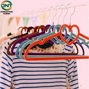 Coloré <span class=keywords><strong>Vert</strong></span> Cravate Velours <span class=keywords><strong>Cintre</strong></span> Coeur Conception Antidérapant Floqué Costume <span class=keywords><strong>Cintre</strong></span> pour Économiser De L'espace - Product Image 6