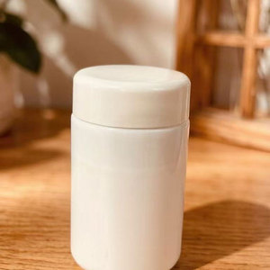 Pot en porcelaine blanche de luxe avec logo personnalisé, résistant aux enfants, 2 oz, 4 oz, anti-UV, hermétique, pour le stockage des herbes, anti-odeur, en céramique - Product Image 2