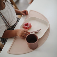 100% de qualité alimentaire en plastique sans BPA personnalisé enfants salle à manger bébé vaisselle assiettes doux bol ensembles en plastique bébé alimentation ensemble