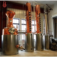 Alambic hybride en cuivre de 2000 L, équipement de distillation clé en main pour whisky, vodka, rhum et gin de qualité supérieure