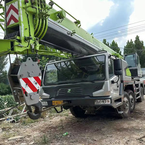 Grúa sobre camión Zoomlion ZTC700T usada de 70 toneladas, equipo de elevación de alta eficiencia impulsado por motor Weichai para construcción - Product Image 1