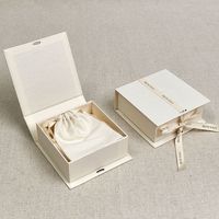 Boîte à souvenirs de mariage de luxe personnalisée en gros, boîte cadeau en carton rigide avec ruban en satin pour les souvenirs de la mariée