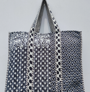 Bolso grande reversible hecho a mano de algodón, ecológico, sostenible, con estampados de animales florales multicolores para compras - Product Image 1