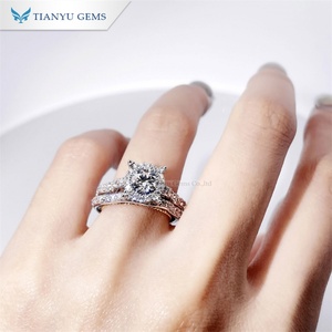 Tianyu Gems Juego de anillos de oro de dos tonos Oro amarillo de 18K y Color oro blanco Mujeres Compromiso 1ct Corte redondo Diamantes de laboratorio Anillos de boda - Product Image 3