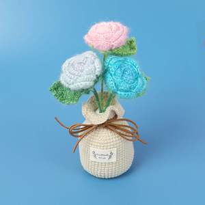Bouquet de roses et de tournesols au crochet fait main, fleurs tricotées mignonnes pour femmes et filles, idées cadeaux pour Noël, la Saint-Valentin, Halloween - Product Image 2