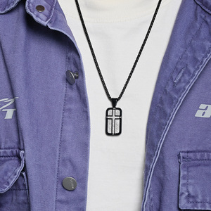 Pendentif <span class=keywords><strong>de</strong></span> mode en acier inoxydable et résine, design original européen, avec <span class=keywords><strong>combinaison</strong></span> mécanique et incrustations <span class=keywords><strong>de</strong></span> sable aléatoire, orné d'un motif croix - Product Image 4