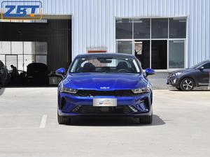 La KIA K5 20231, voiture à essence, berline à hayon 4 portes, 5 places, blanche, voiture à essence KIA K5 - Product Image 3