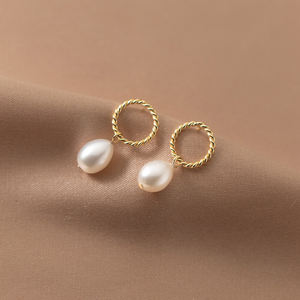 थोक क्लासिक ग्लैमर सर्कल मोड़ पेंडेंट महिलाओं पार्टी गहने 925 स्टर्लिंग चांदी के प्राकृतिक बारोक मोती स्टड इयररिंग्स - Product Image 1