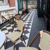 Chaise d'extérieur empilable en rotin PE et tube d'aluminium, style ferme/villa, étanche, pour café et jardin - Vente en gros usine moderne