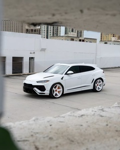 Kit carrosserie en fibre de carbone NT-Style pour Lamborghini URUS, état neuf, comprenant un diffuseur avant, un spoiler et un kit widebody pour l'amélioration esthétique. - Product Image 4