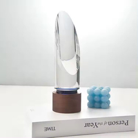 Prix bas Transparent verre cristal trophées cylindre pente cristal verre prix avec socle en bois massif